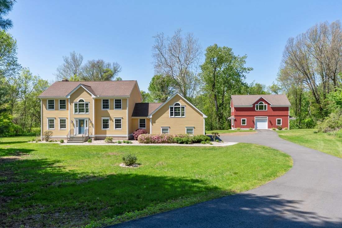 House in Avon, Connecticut, United States 1 - 18090902