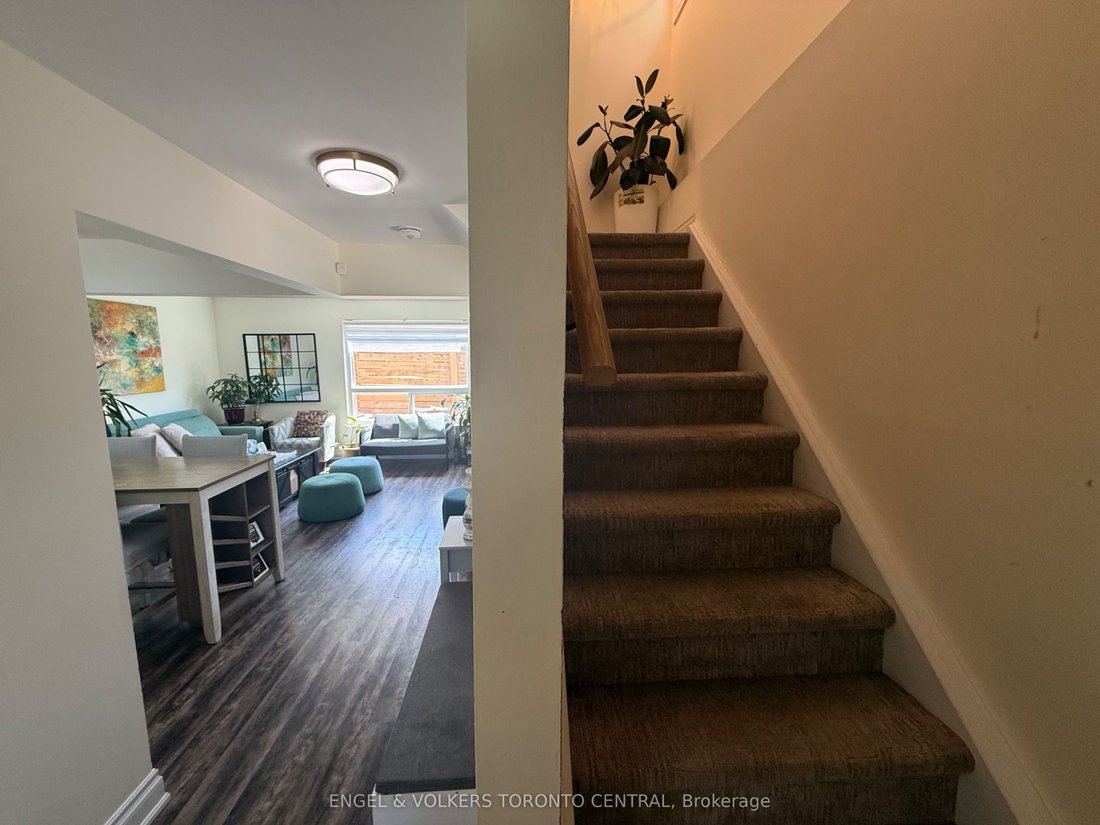 House in Guelph, Ontario, Canada 5 - 18103271