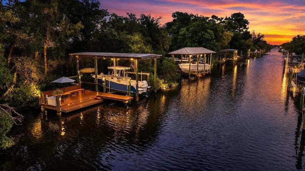 House in St. Petersburg, Florida, United States 4 - 18104180