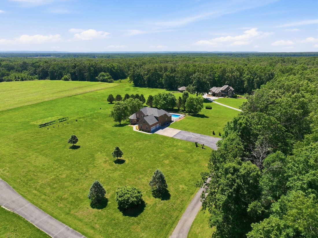 House in Tullahoma, Tennessee, United States 3 - 18092296