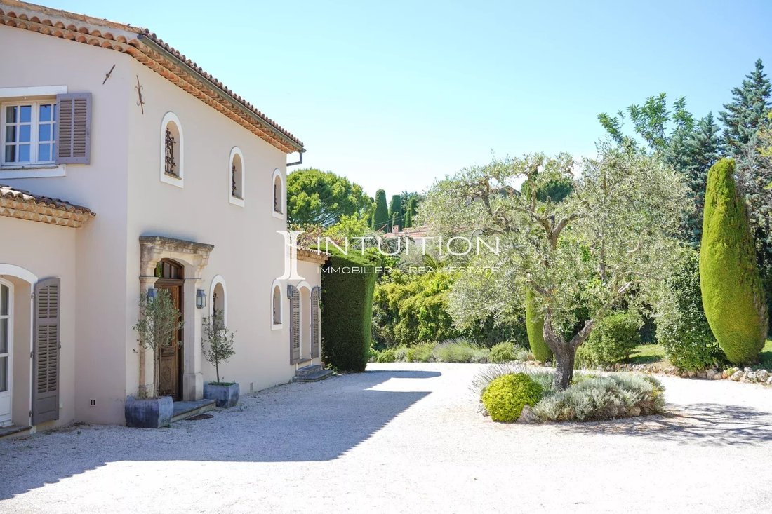 Villa en Mougins, Provenza-Alpes-Costa Azul, Francia 1 - 18093384