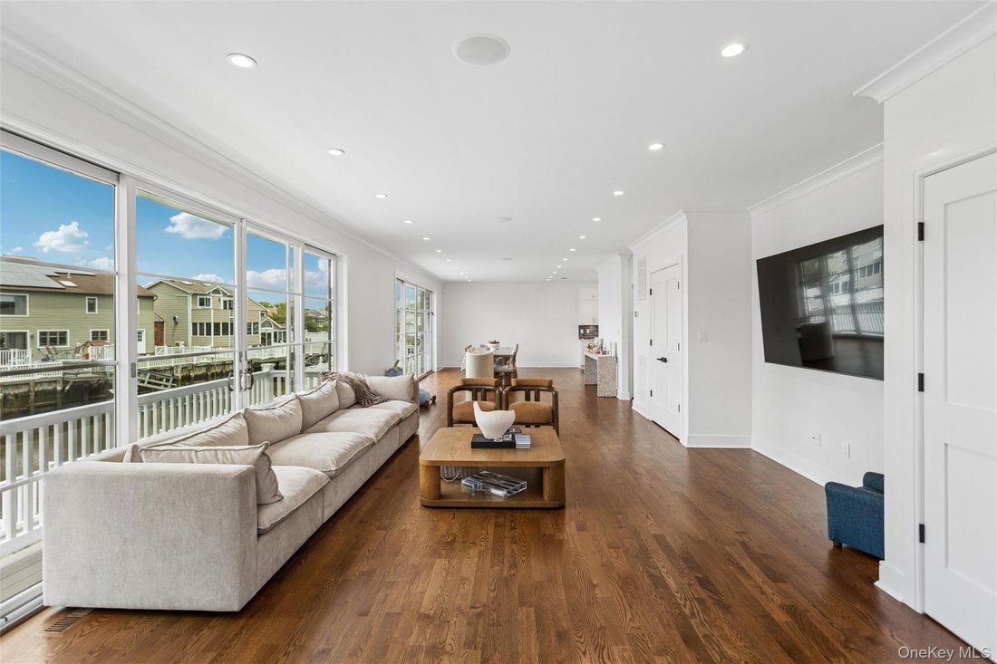 House in Oceanside, New York, United States 3 - 18101559