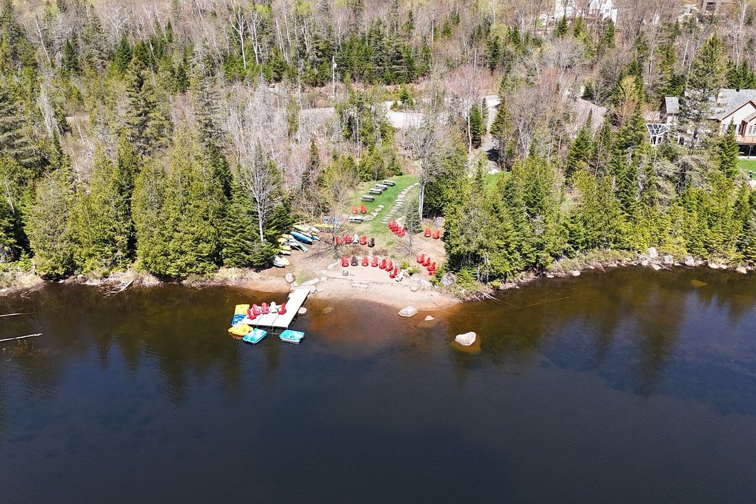 House in Sainte-Marguerite-du-Lac-Masson, Quebec, Canada 4 - 18039903