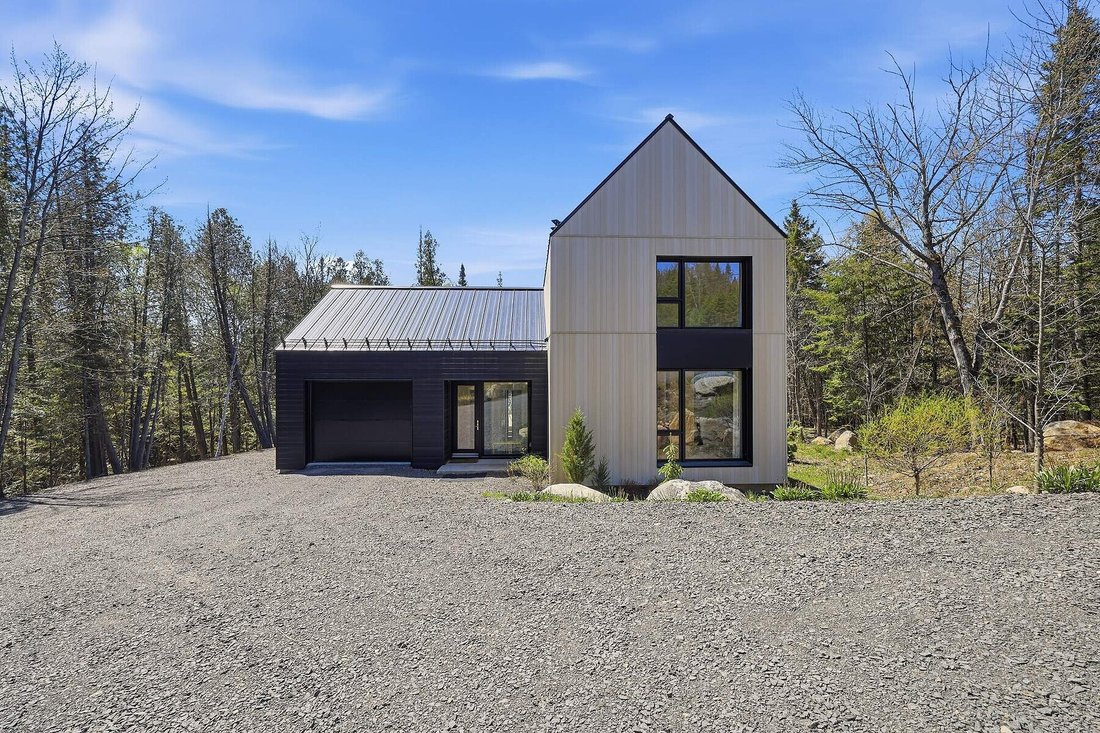 House in Sainte-Marguerite-du-Lac-Masson, Quebec, Canada 2 - 18039903