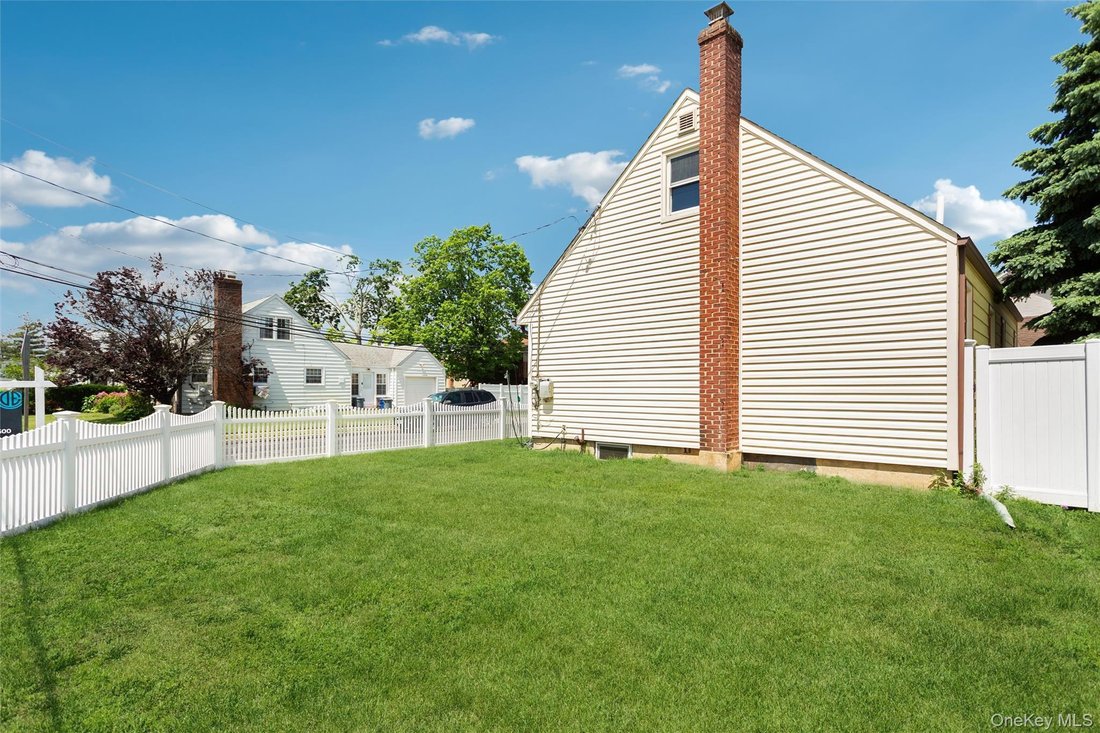 House in Oceanside, New York, United States 3 - 18092869