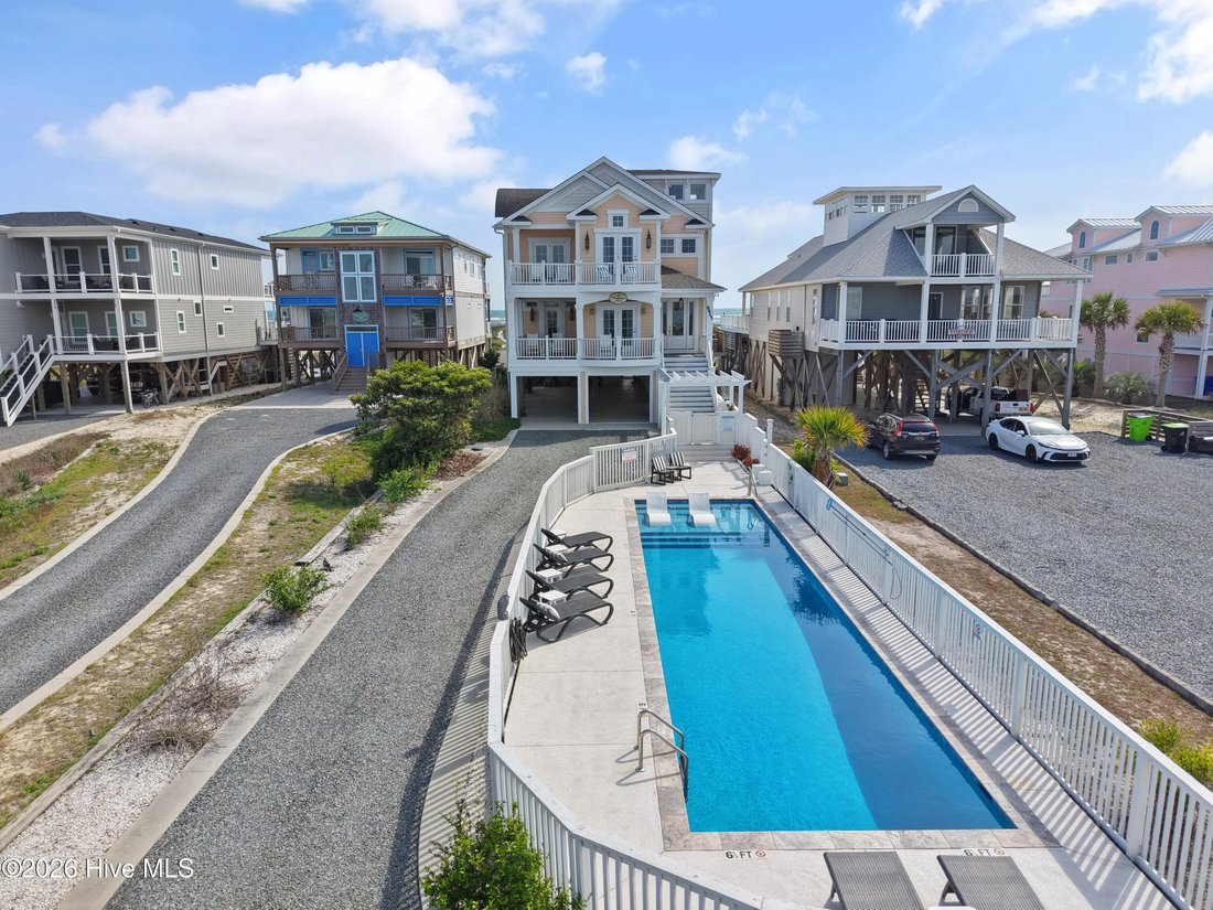 House in Oak Island, North Carolina, United States 2 - 18106220