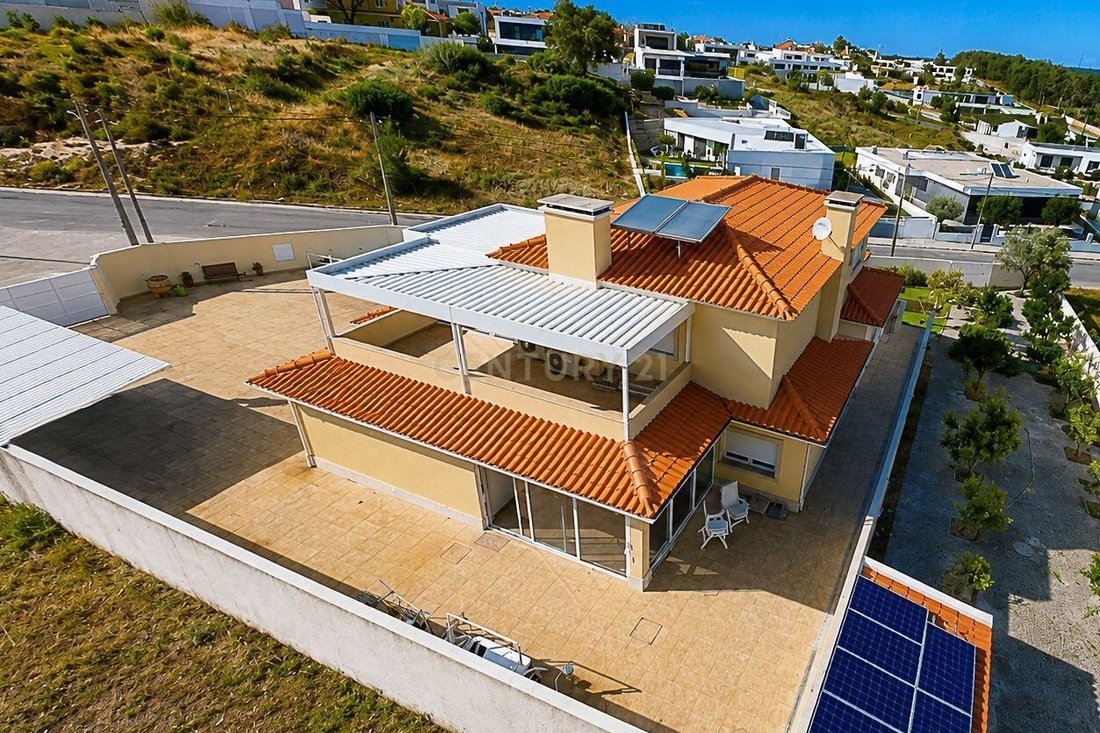 Villa in Fernao Ferro, Setubal, Portugal 1 - 18048752