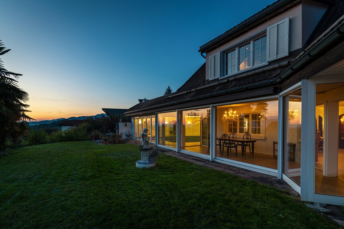 Elevated Country Villa With Panoramic Lake Views