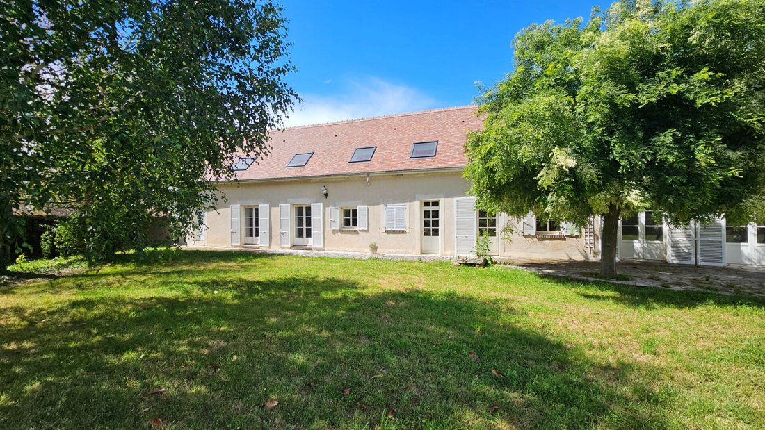 Villa in Houdan, Ile-de-France, France 2 - 18096709