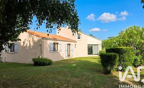 House in Saint-Palais-sur-Mer, Nouvelle-Aquitaine, France 1