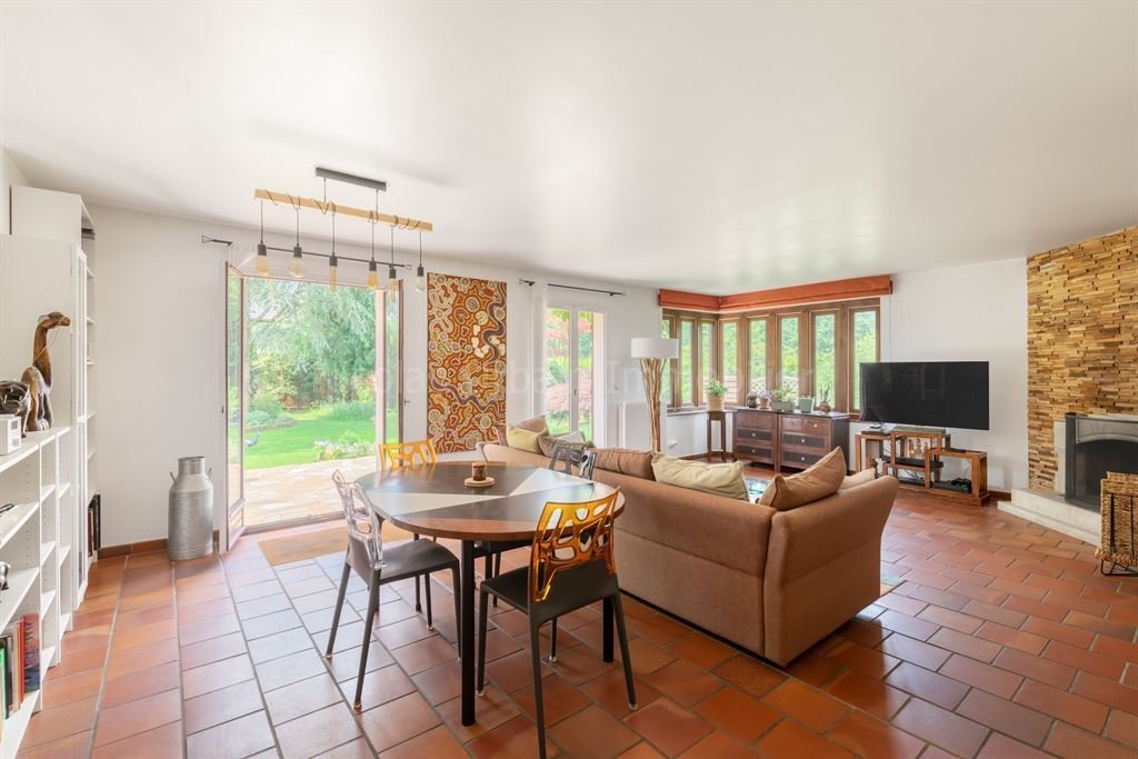 House in Le Mesnil-Saint-Denis, Ile-de-France, France 2 - 18106566