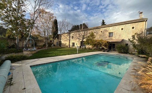 Villa in Centre Ville, Castries, France 1