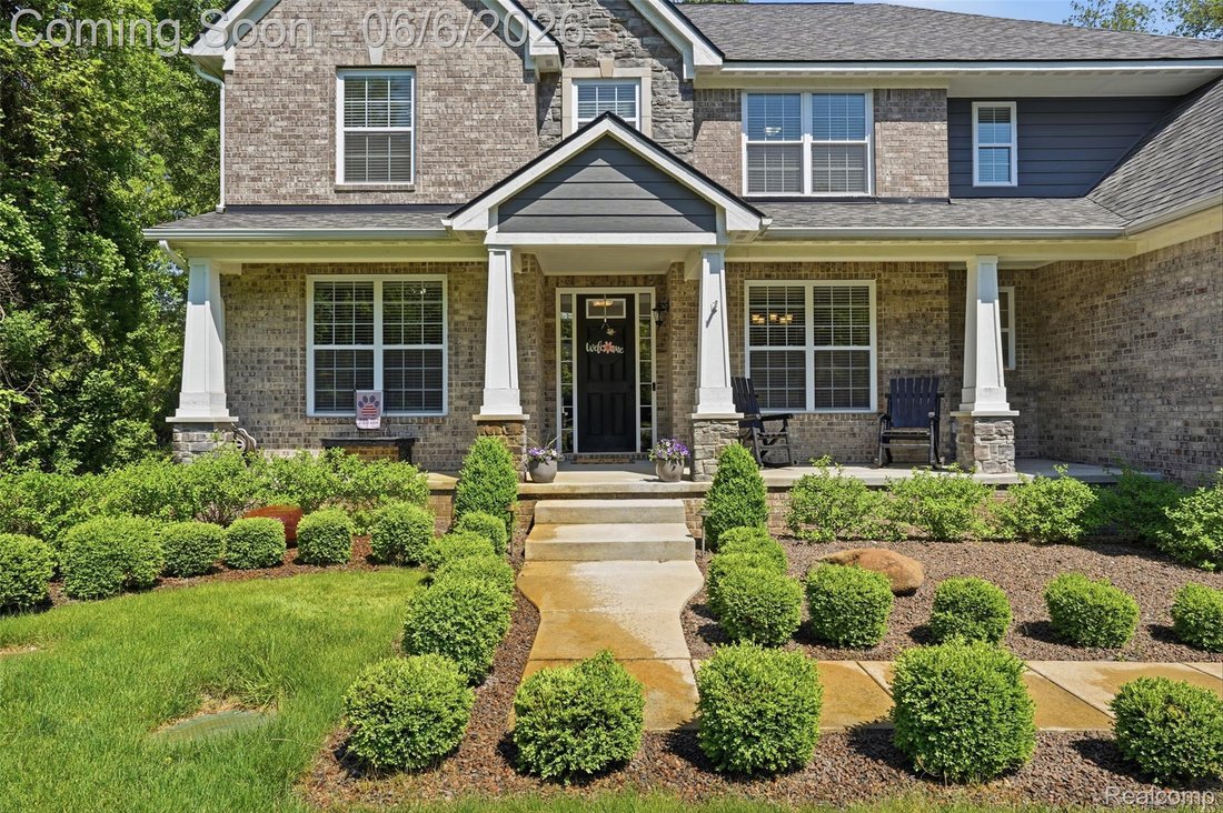 House in Wixom, Michigan, United States 4 - 18098640