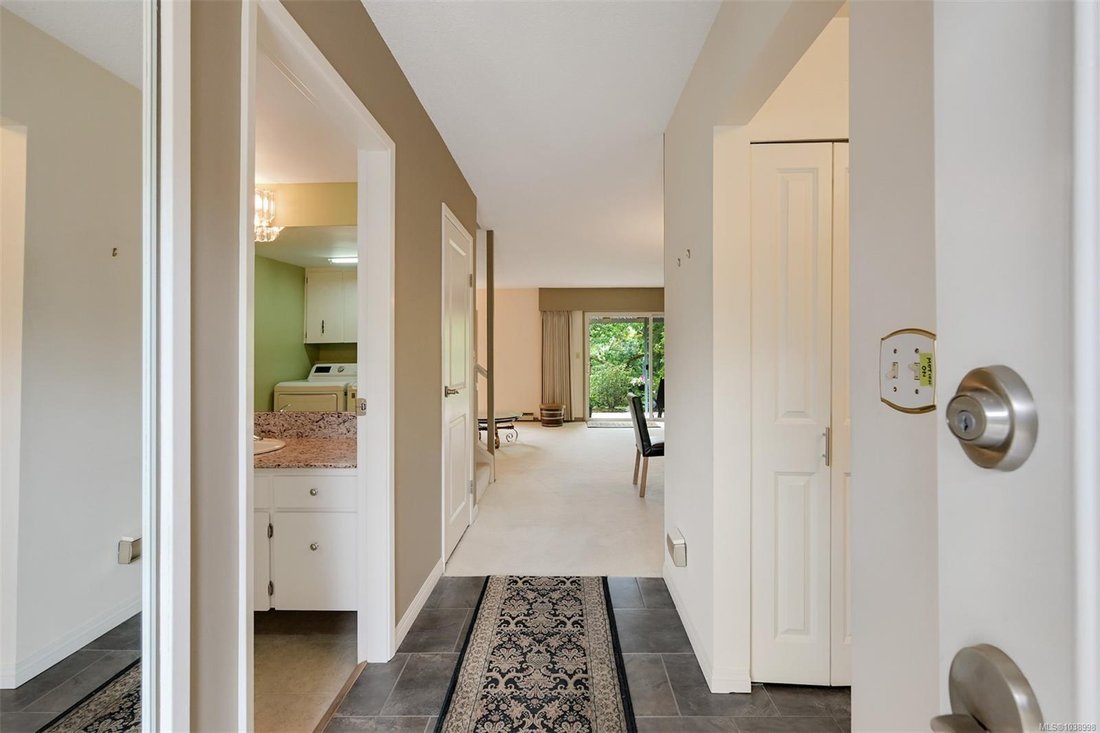 House in Saanich, British Columbia, Canada 3 - 18103300