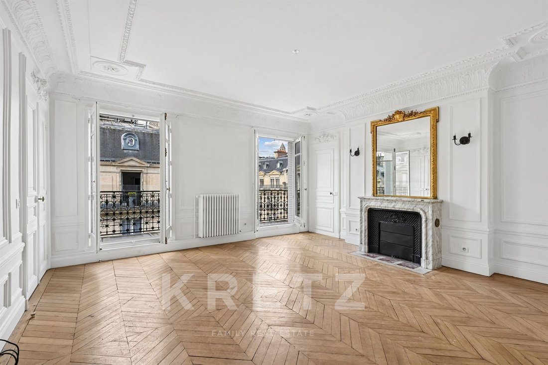 Apartment in Triangle d'Or, Paris 8e Arrondissement, Paris 1 - 16394476