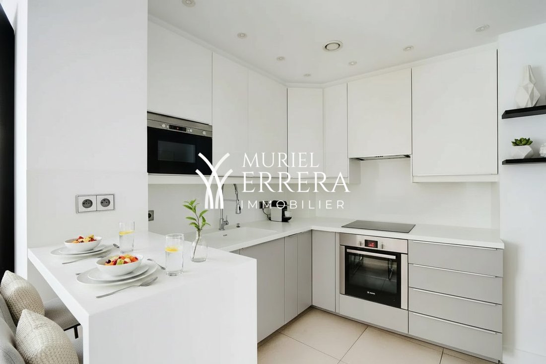 Apartment in Palais Royal, Paris 1er Arrondissement, Paris 3 - 18092432