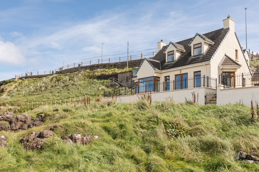 House in Portstewart, Causeway Coast and Glens District, Northern Ireland 2 - 18096597