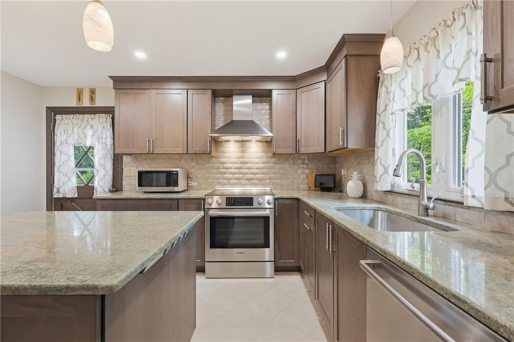 House in Bristol, Rhode Island, United States 4 - 18090893