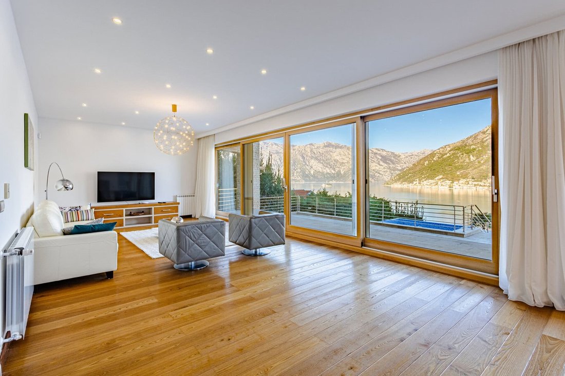 Villa in Donji Stoliv, Kotor Municipality, Montenegro 3 - 16503757
