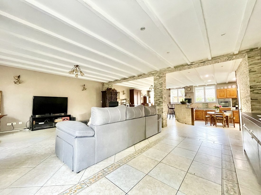 House in Neuilly-Plaisance, Ile-de-France, France 1 - 18097675