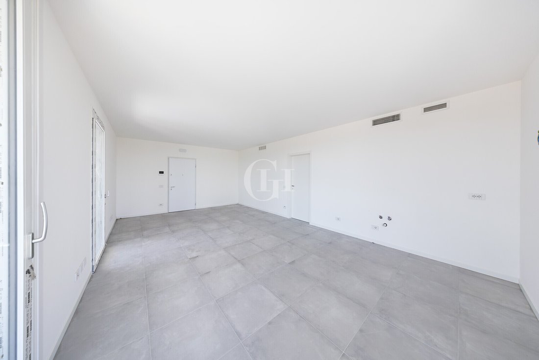 Apartment in Rivoltella, Desenzano del Garda, Lombardy 4 - 16089304