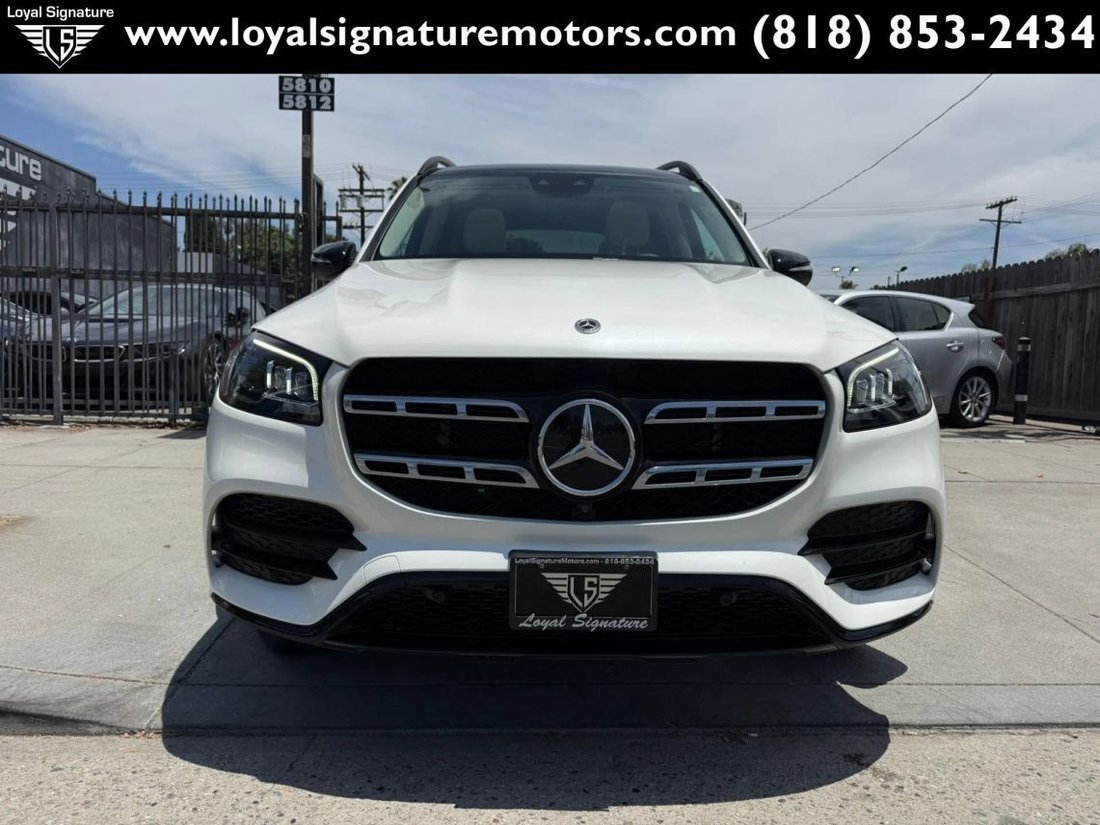 Suv in Van Nuys, CA, United States 2 - 18106668