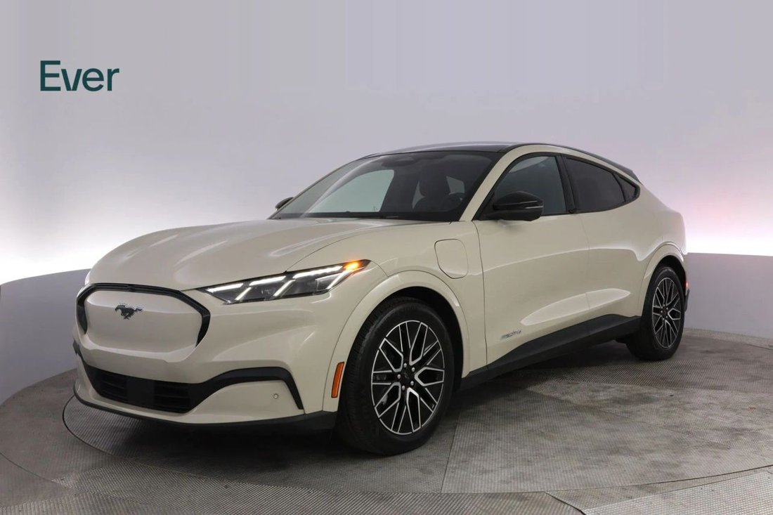 Suv in San Francisco, CA, United States 2 - 18032229