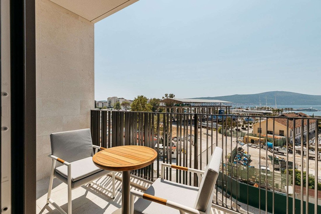 Apartment in Tivat, Tivat Municipality, Montenegro 2 - 16504055
