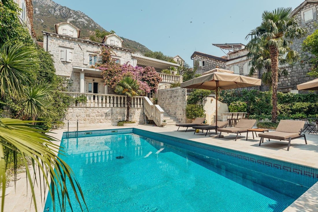 Villa in Perast, Kotor Municipality, Montenegro 2 - 16929579