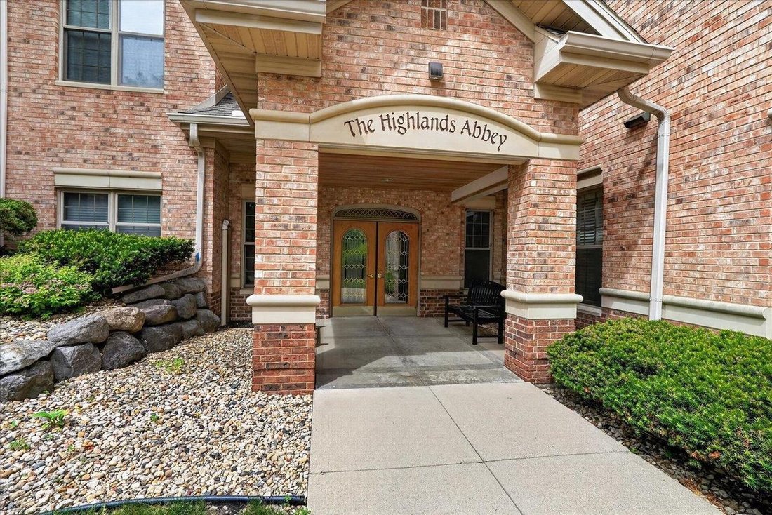 Condo in Madison, Wisconsin, United States 3 - 18102307