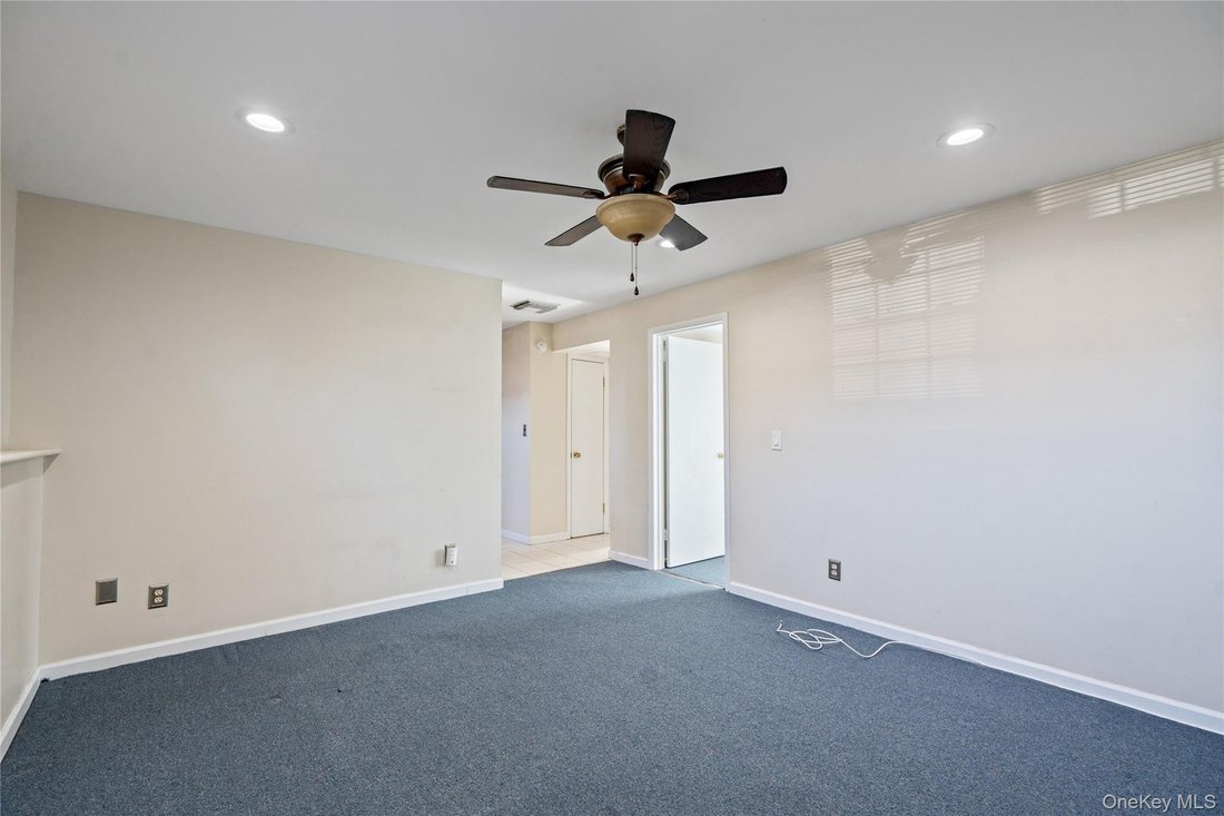 Lindenhurst, New York, United States 4 - 18092892