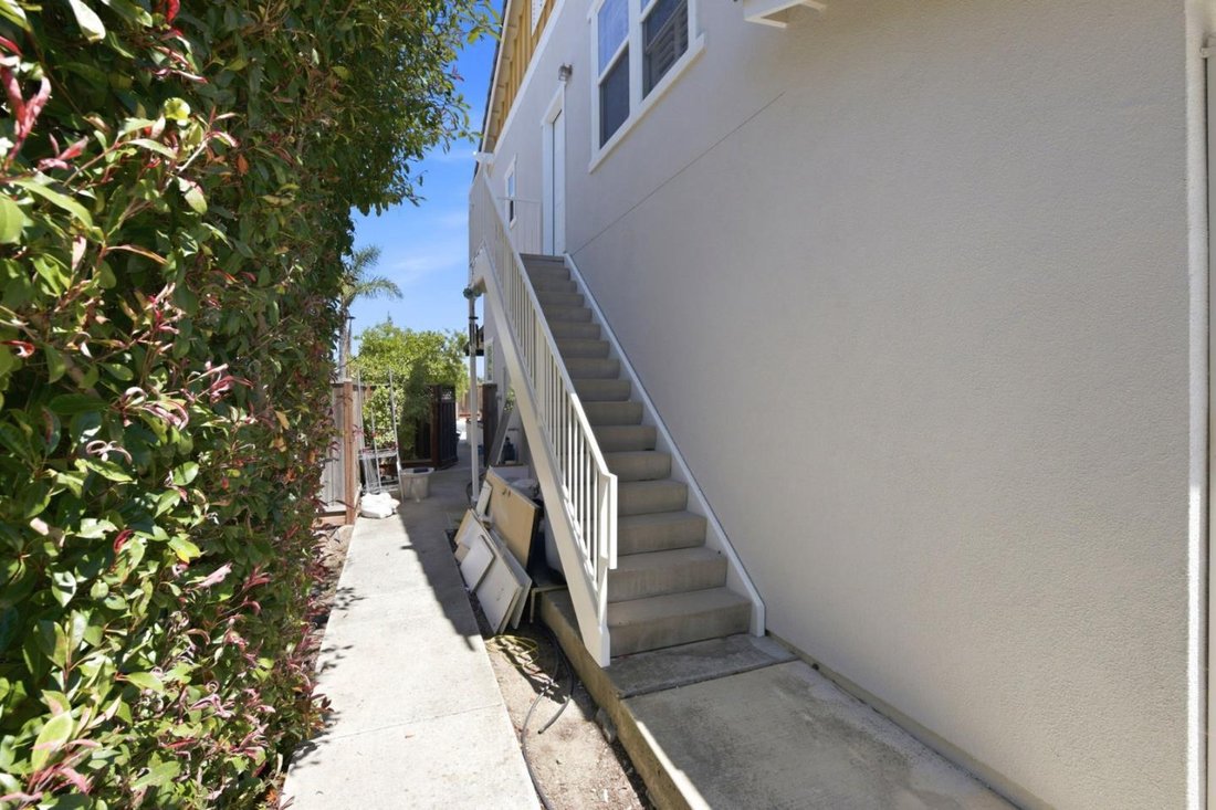 Townhouse in Gilroy, California, United States 1 - 18101090