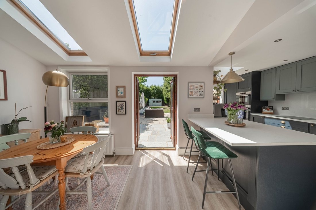 House in Haywards Heath, England 4 - 18093236