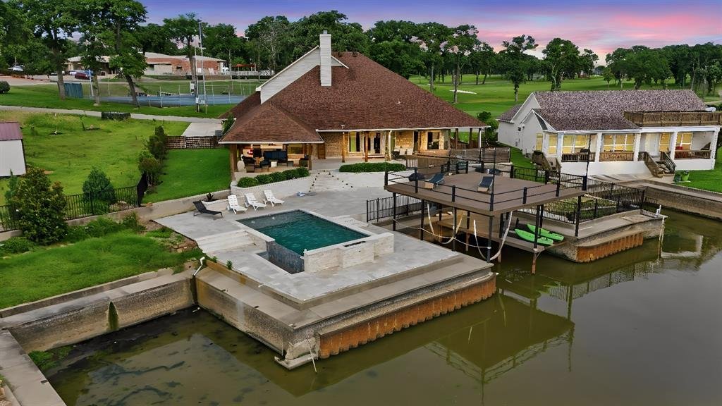 House in Tool, Texas, United States 4 - 18103097