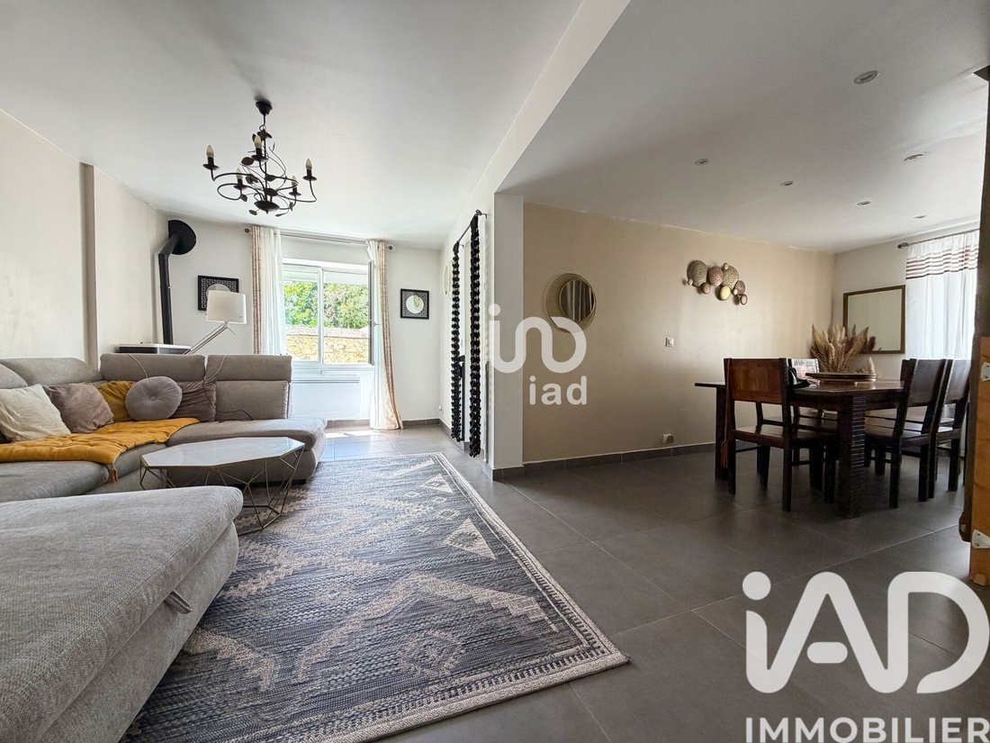 House in Les Clayes-sous-Bois, Ile-de-France, France 2 - 18100129