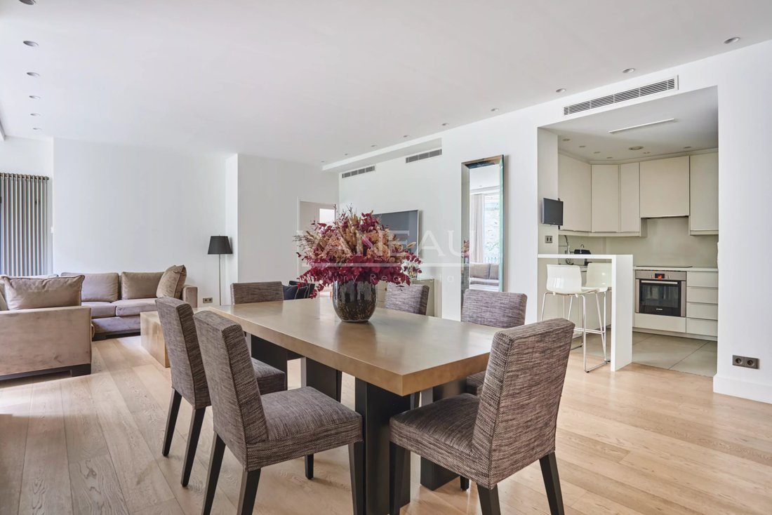 Apartment in Triangle d'Or, Paris 8e Arrondissement, Paris 4 - 18093762