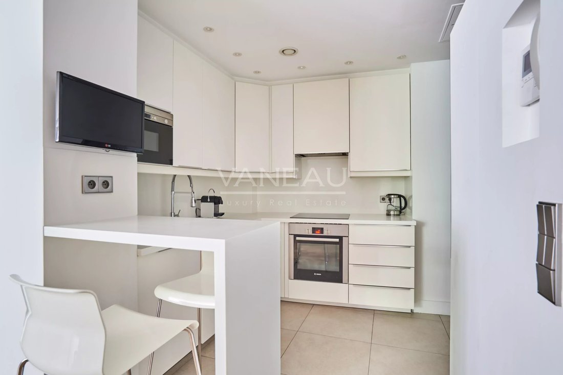 Apartment in Triangle d'Or, Paris 8e Arrondissement, Paris 5 - 18093762