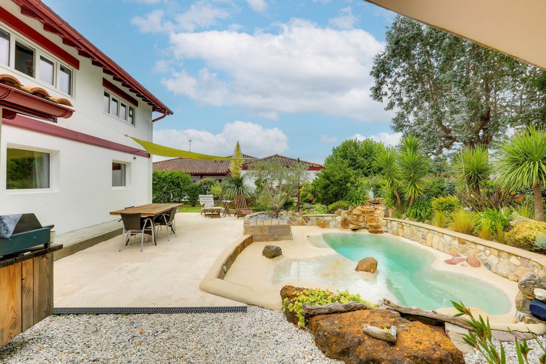 Villa in Villefranque, Nouvelle-Aquitaine, France 1 - 18097604