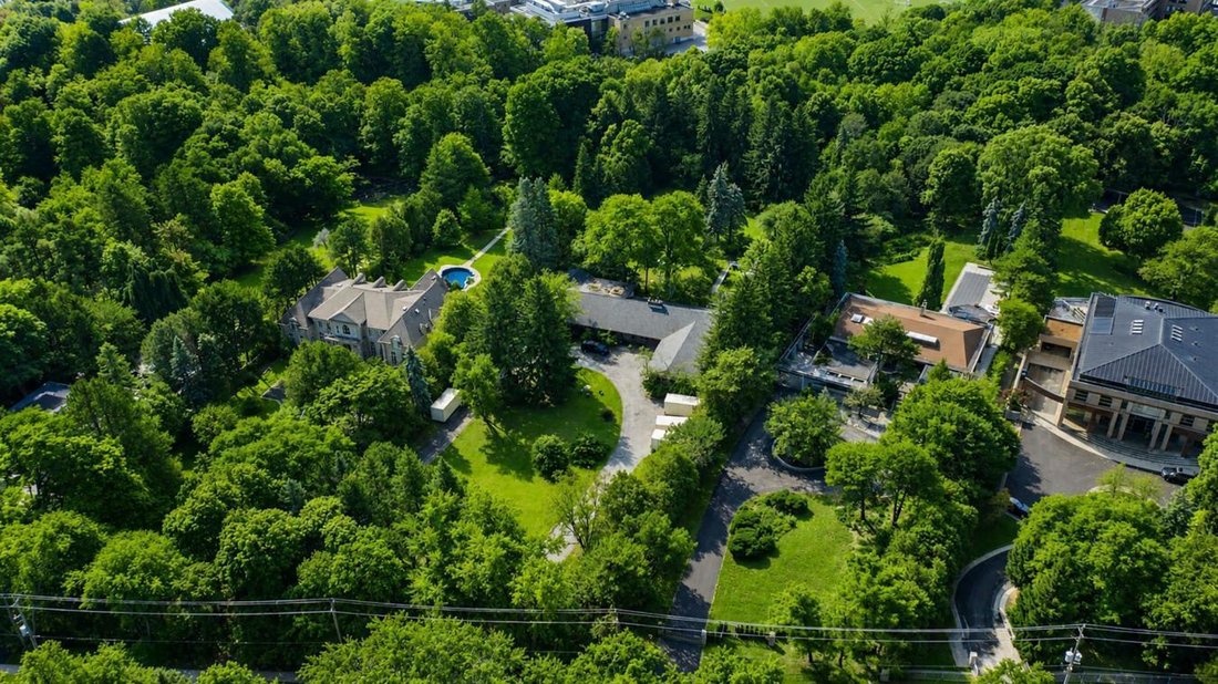 House in Toronto, Ontario, Canada 2 - 18098919