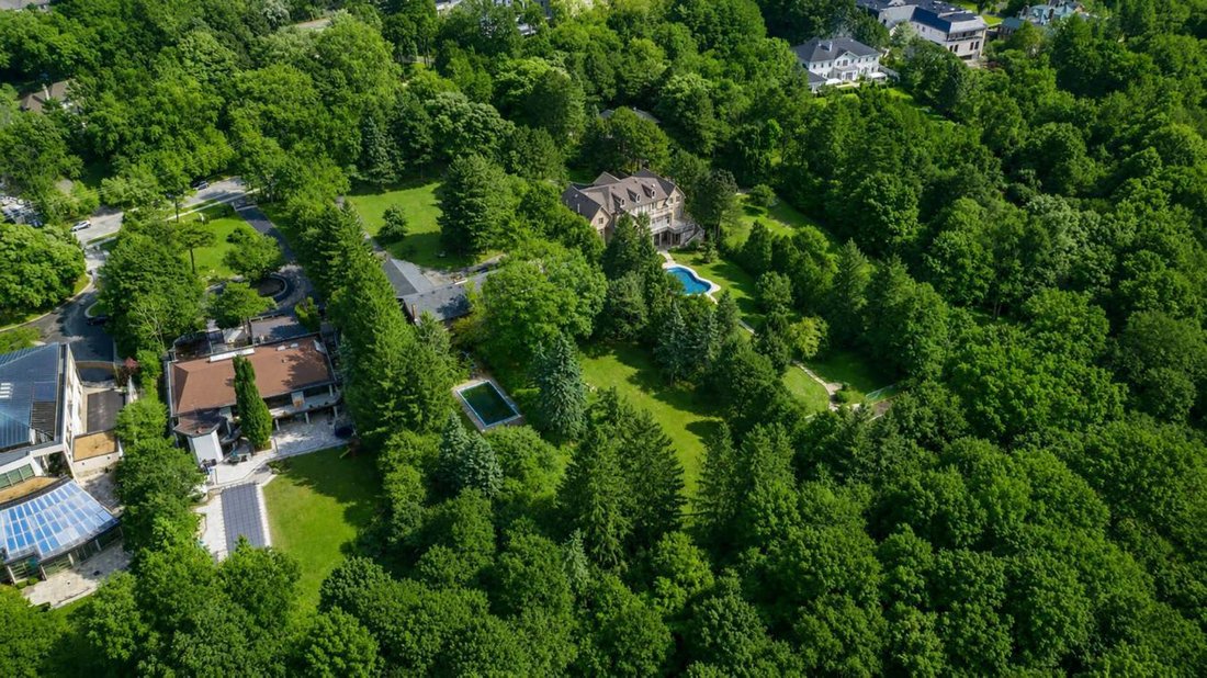 House in Toronto, Ontario, Canada 1 - 18098919