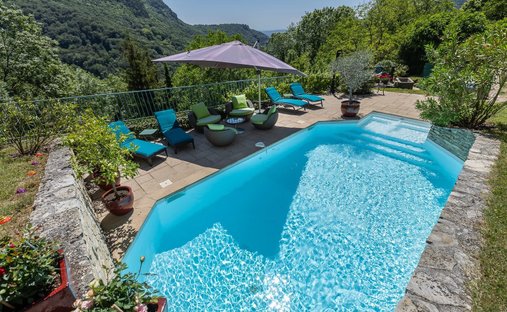 Estate in Bénonces, Auvergne-Rhône-Alpes, France 1