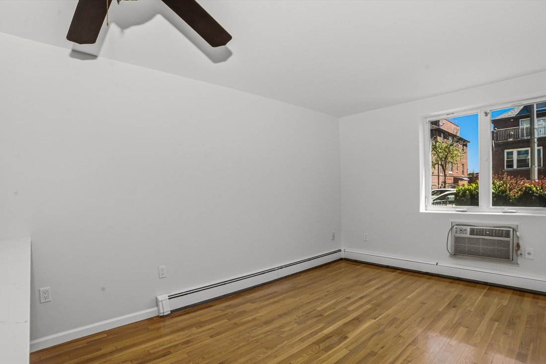 House in New York, New York, United States 4 - 18094482