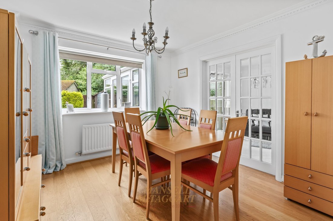 House in Crawley Down (Worth), Crawley Down, England 4 - 18093225