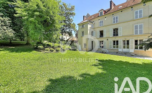 House in Sud et Est, Louvres, France 1
