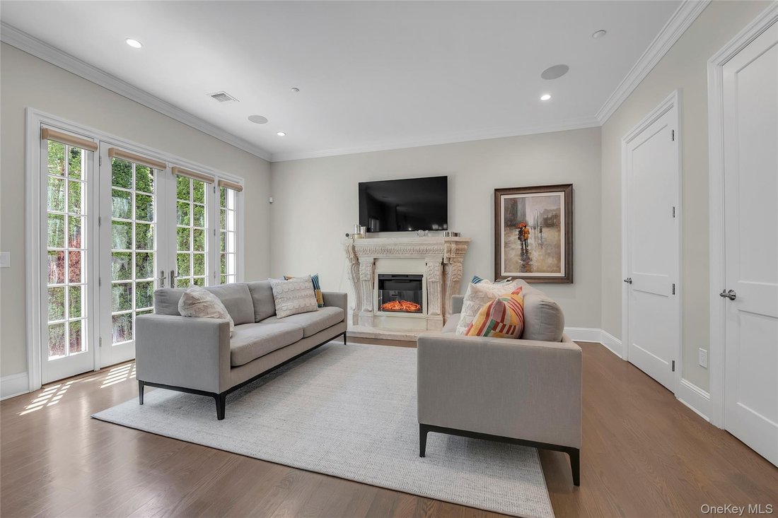 Condo in Roslyn, New York, United States 3 - 18047167