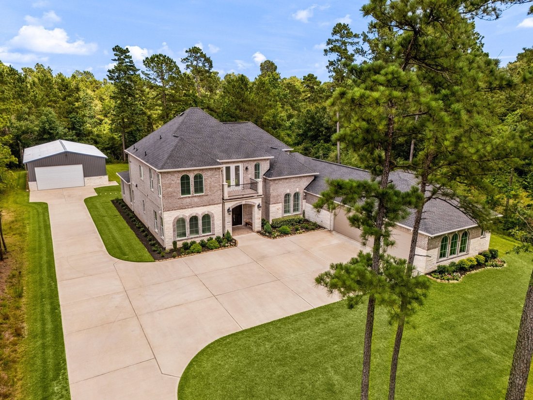 House in Willis, Texas, United States 3 - 18101643