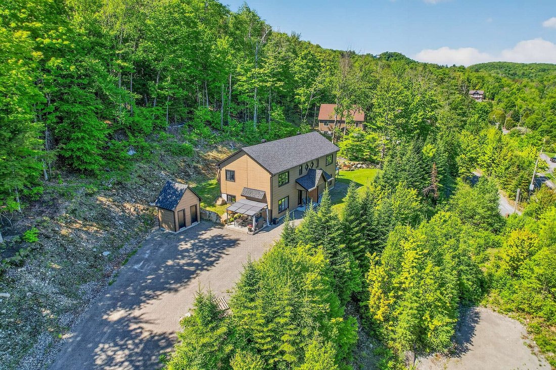 House in Saint-Sauveur, Quebec, Canada 1 - 18090530