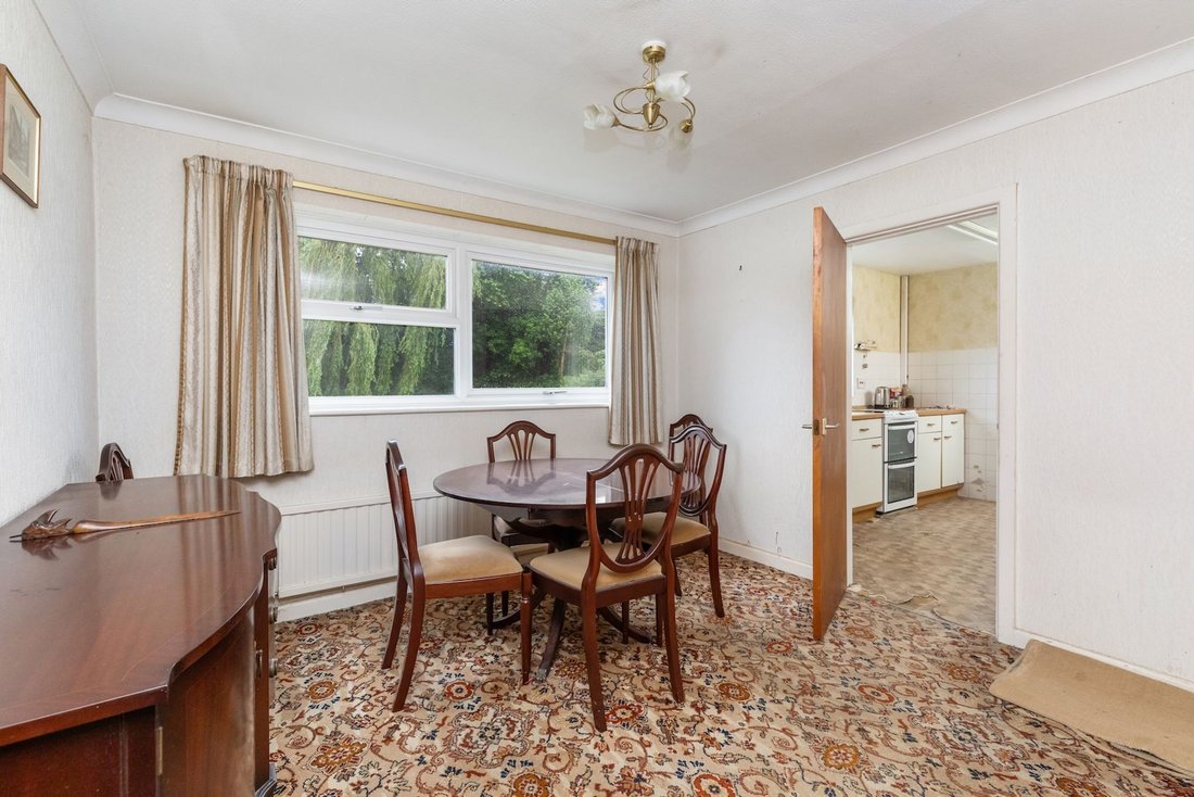 House in Horsham, England 5 - 18093245