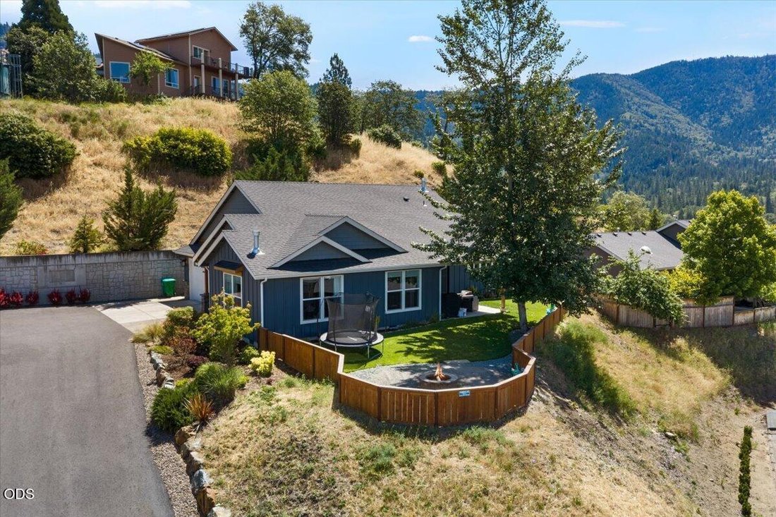 House in Grants Pass, Oregon, United States 4 - 18094925