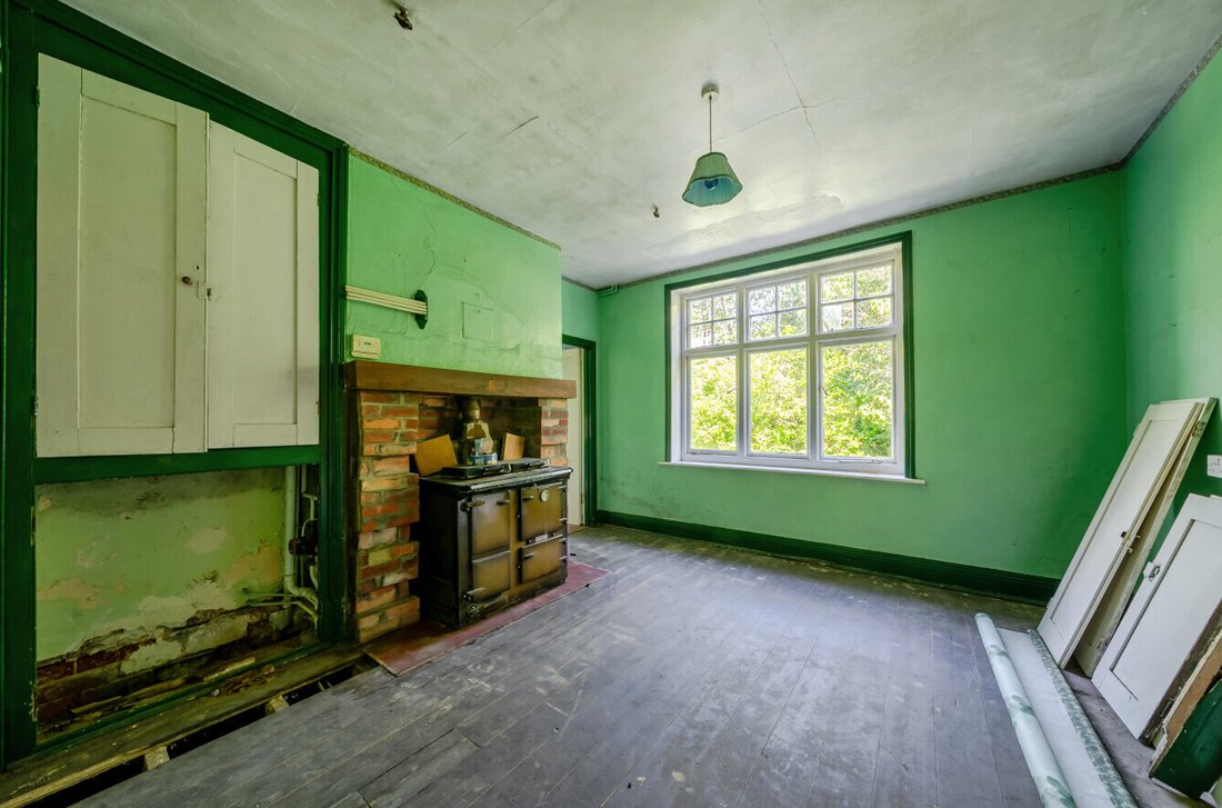 House in Burley, England 4 - 18091369
